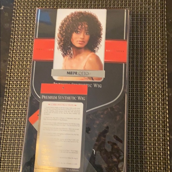 Wig - Picture 1 of 4